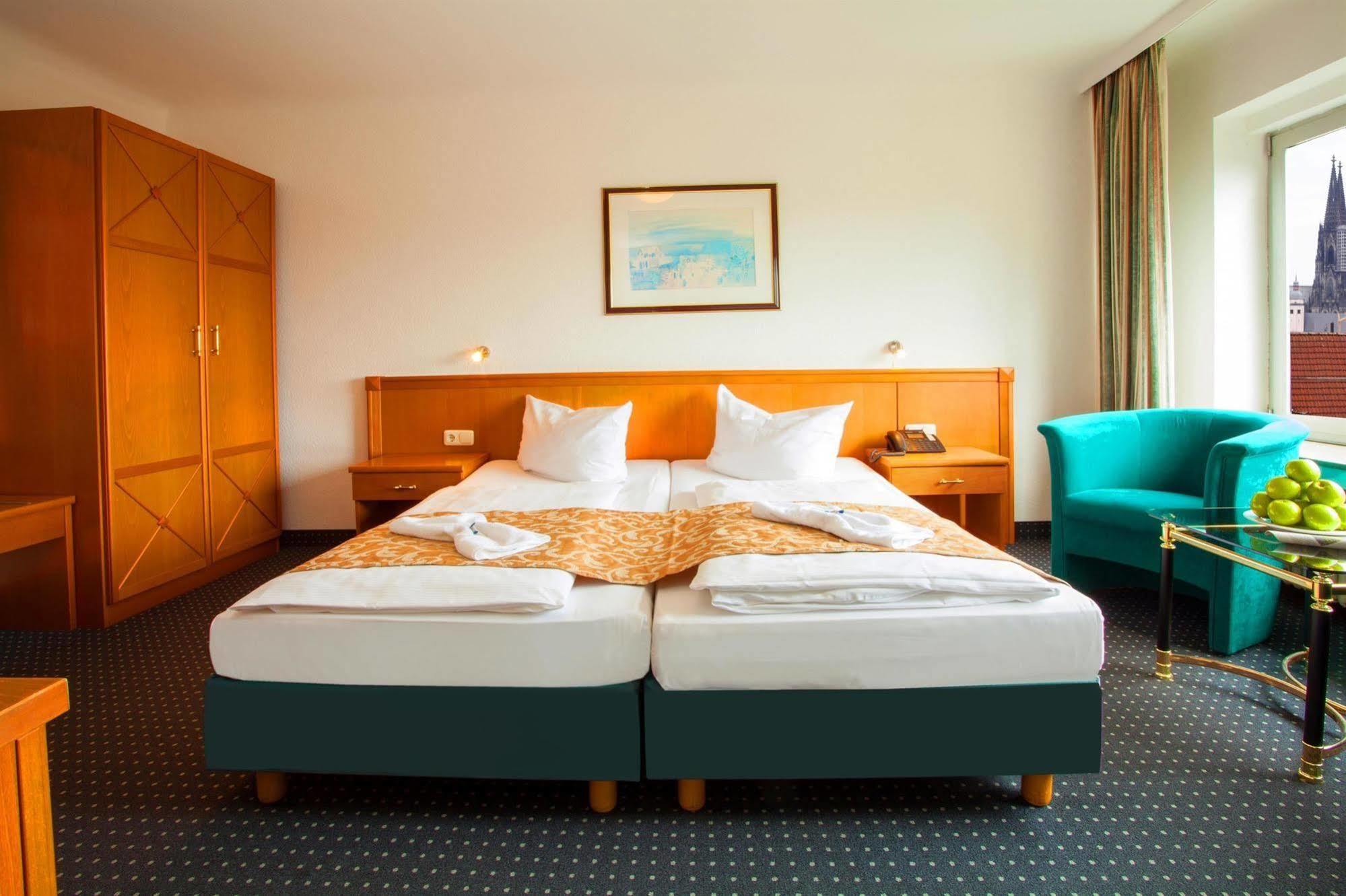 Ina Hotel Royal Кёльн Экстерьер фото